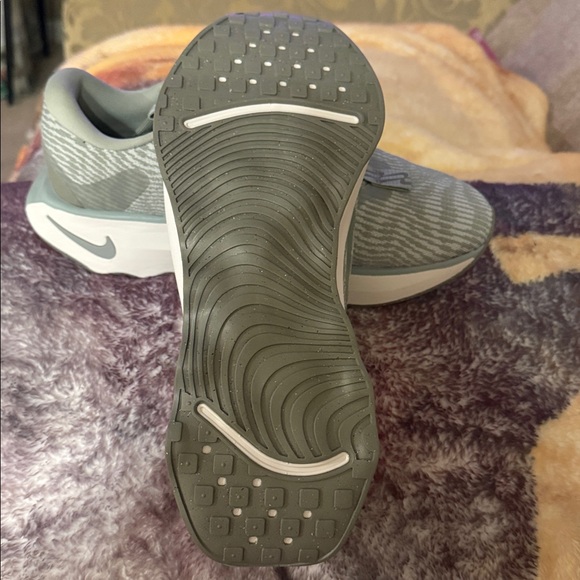 Nike Light Gray and White Running Shoes. BN, No box - Picture 5 of 5